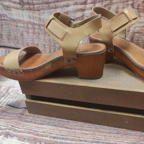 Lucky Brand platforms - Picture 3 of 5